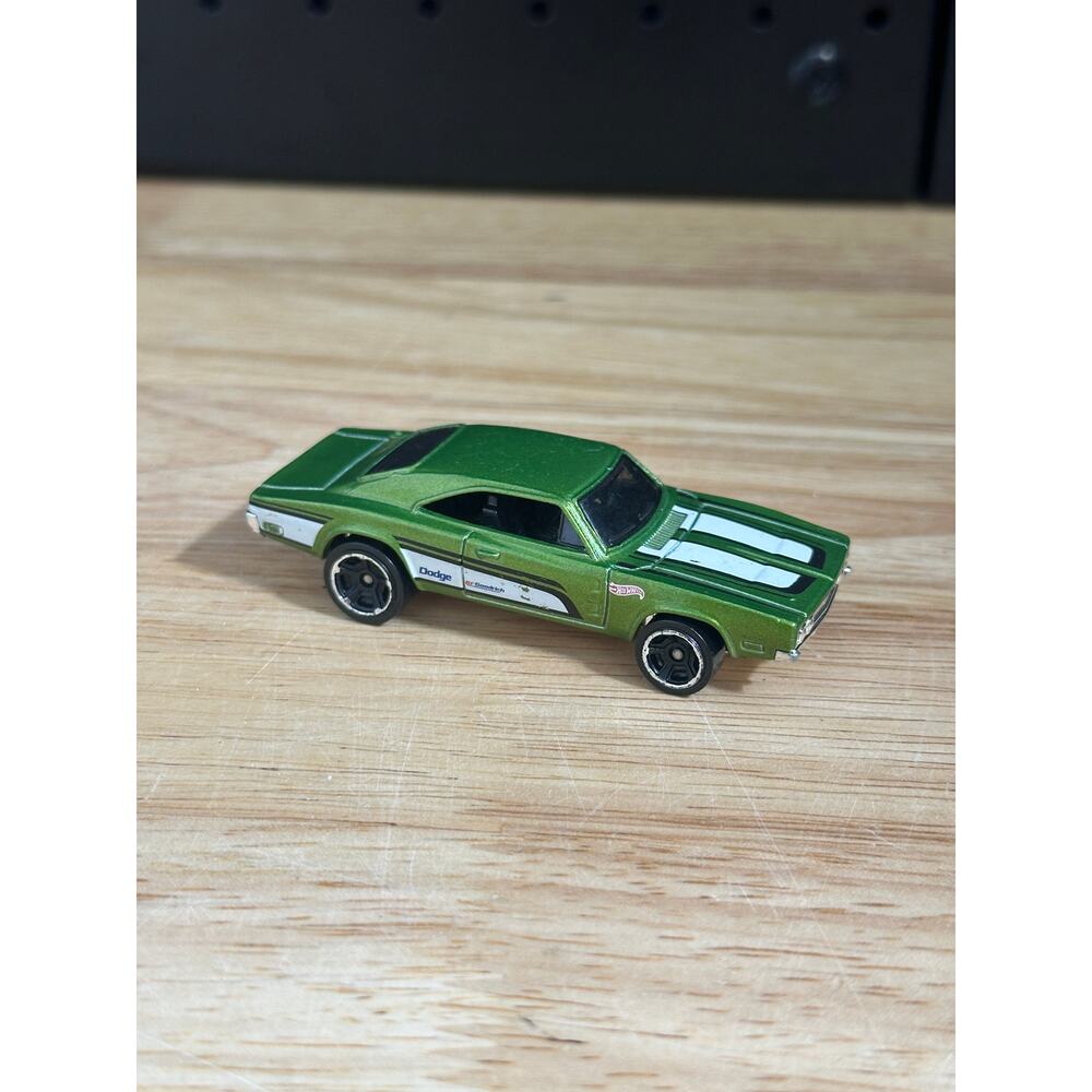 Hot Wheels 69 Dodge Charger 500 Green, Black, And White Rare 2014